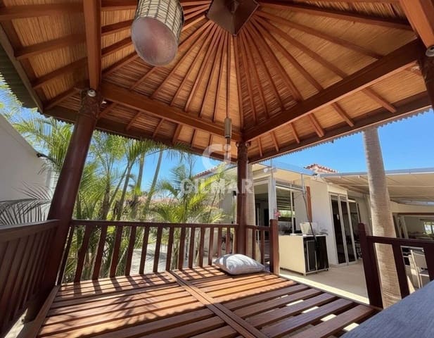3 soveværelse Villa til salg i Costa del Silencio, Arona med swimmingpool garage - € 670.000 (Ref: 9890983)