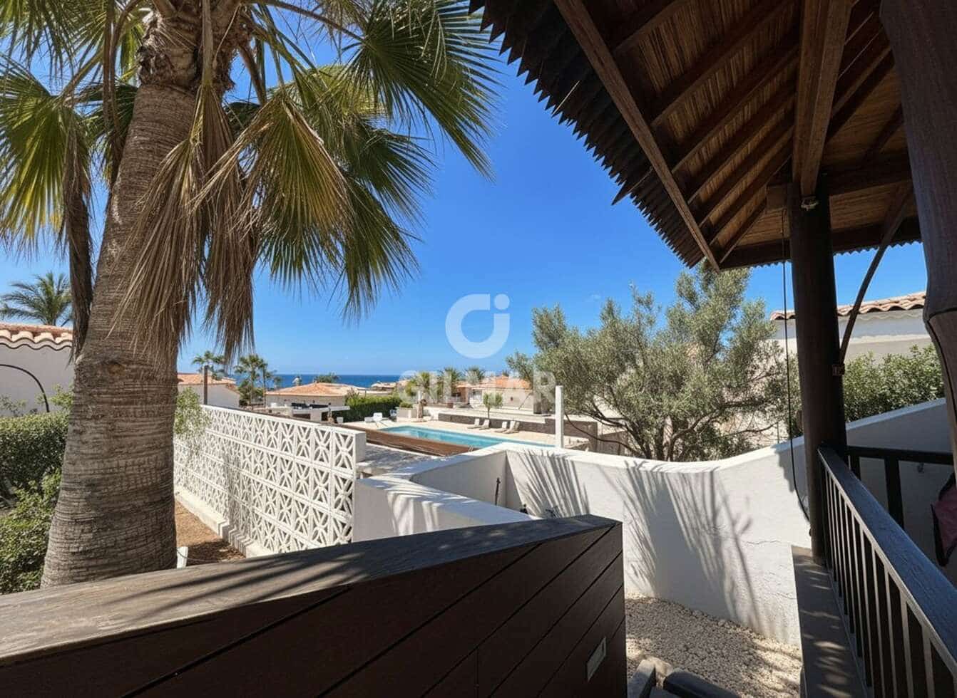 Chalet de 3 habitaciones en Costa del Silencio en venta con piscina garaje - 670.000 € (Ref: 9890983)