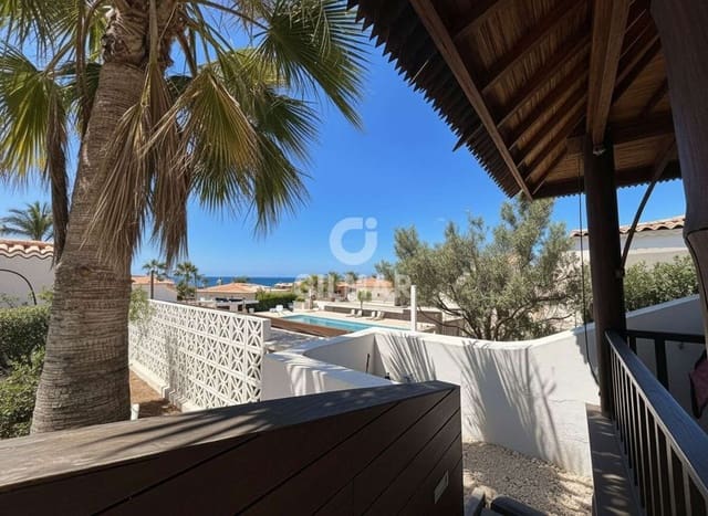 3 soveværelse Villa til salg i Costa del Silencio, Arona med swimmingpool garage - € 670.000 (Ref: 9890983)