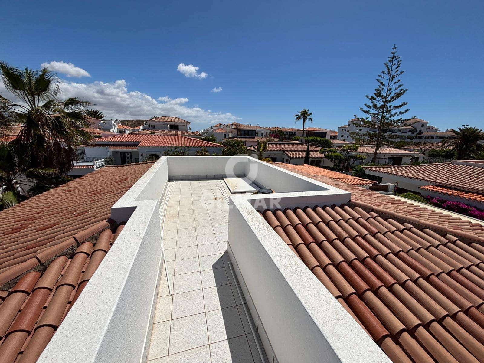 Chalet de 3 habitaciones en Costa del Silencio en venta con piscina garaje - 670.000 € (Ref: 9890983)