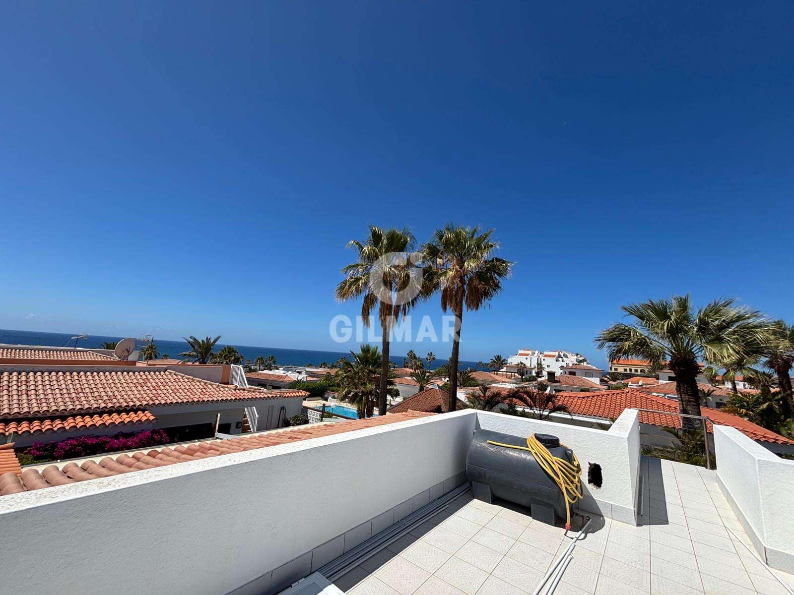Chalet de 3 habitaciones en Costa del Silencio en venta con piscina garaje - 670.000 € (Ref: 9890983)
