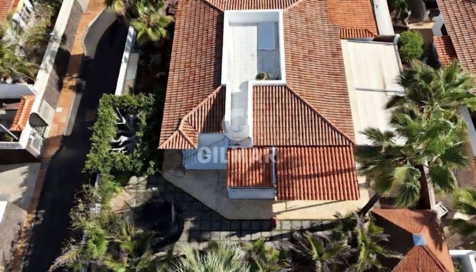 Chalet de 3 habitaciones en Costa del Silencio en venta con piscina garaje - 670.000 € (Ref: 9890983)