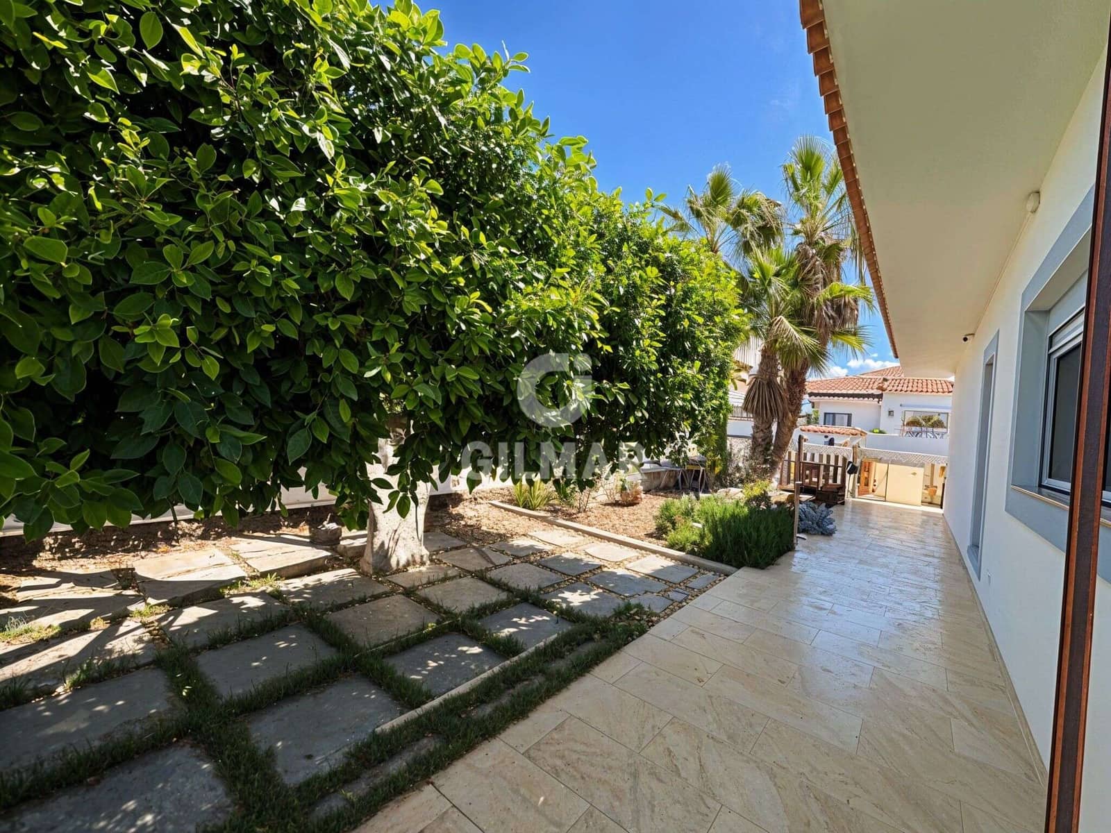 Chalet de 3 habitaciones en Costa del Silencio en venta con piscina garaje - 670.000 € (Ref: 9890983)