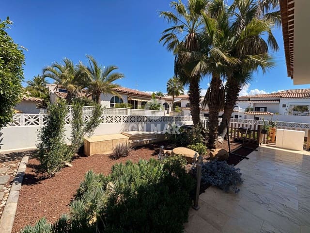 3 soveværelse Villa til salg i Costa del Silencio, Arona med swimmingpool garage - € 670.000 (Ref: 9890983)