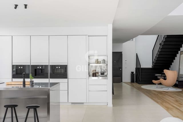 3 soveværelse Semi-Rækkehus til salg i Sierra Blanca, Marbella med swimmingpool garage - € 3.850.000 (Ref: 9891072)