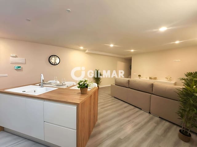 3 makuuhuone Asunto myytävänä paikassa Los Cristianos, Arona mukana uima-altaan - 339 000 € (Ref: 9895381)