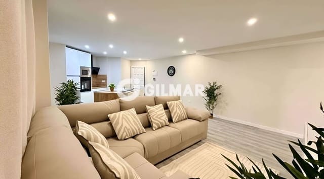 3 makuuhuone Asunto myytävänä paikassa Los Cristianos, Arona mukana uima-altaan - 339 000 € (Ref: 9895381)