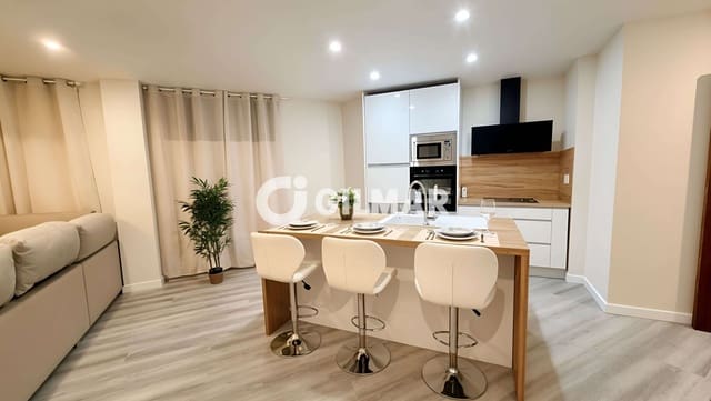 3 makuuhuone Asunto myytävänä paikassa Los Cristianos, Arona mukana uima-altaan - 339 000 € (Ref: 9895381)