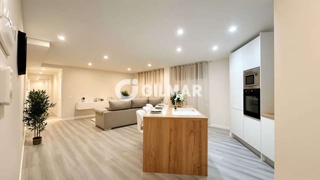 3 soveværelse Lejlighed til salg i Los Cristianos, Arona med swimmingpool - € 339.000 (Ref: 9895381)