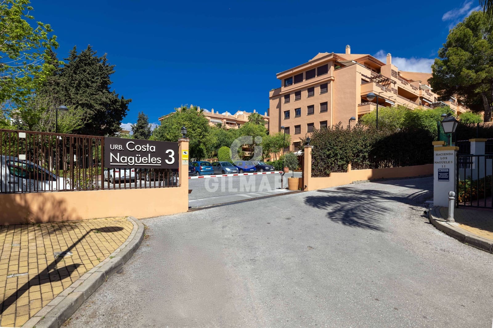 2 bedroom Flat for sale in Golden Mile with pool garage - € 639,000 (Ref: 9895765)
