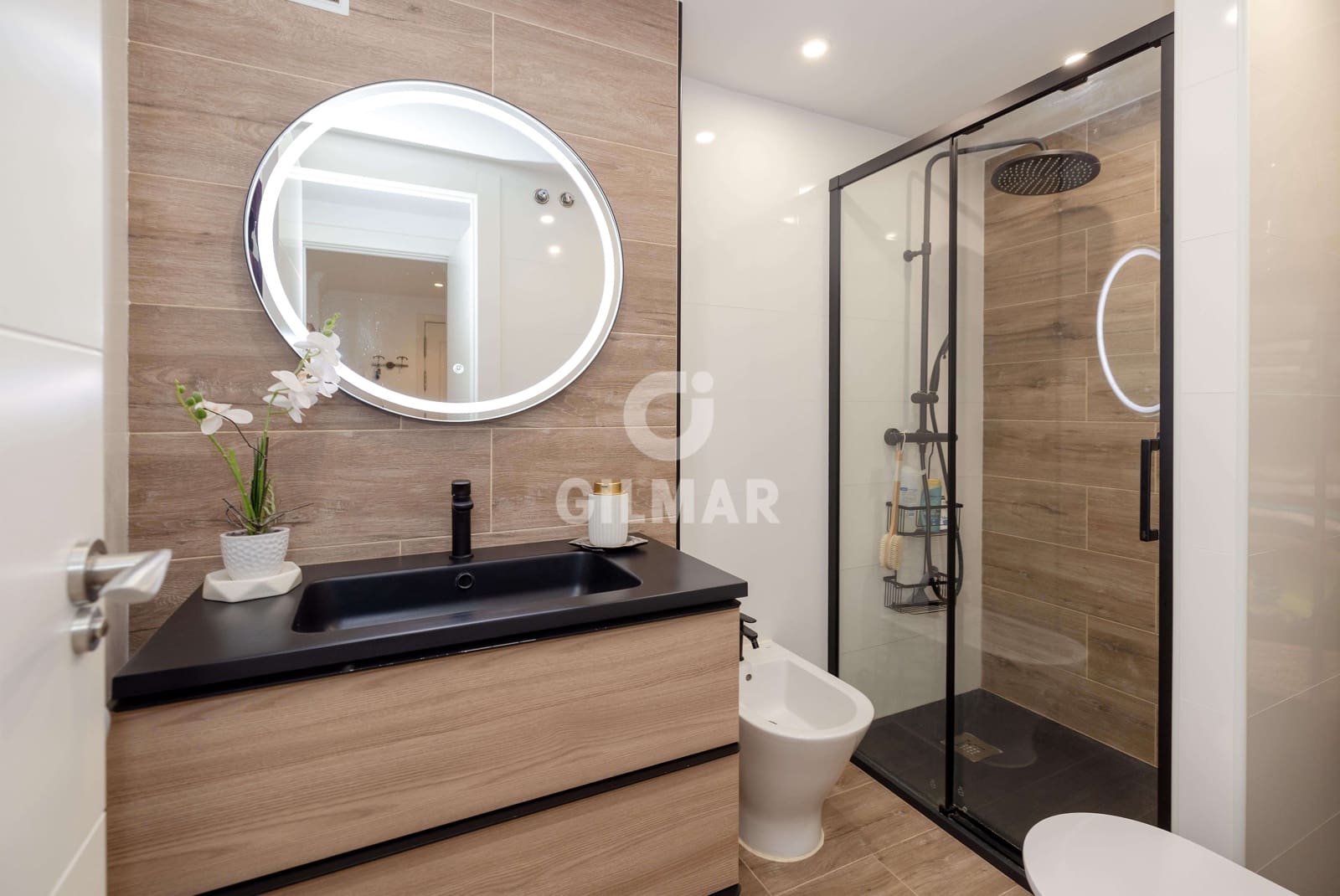 2 bedroom Flat for sale in Golden Mile with pool garage - € 639,000 (Ref: 9895765)