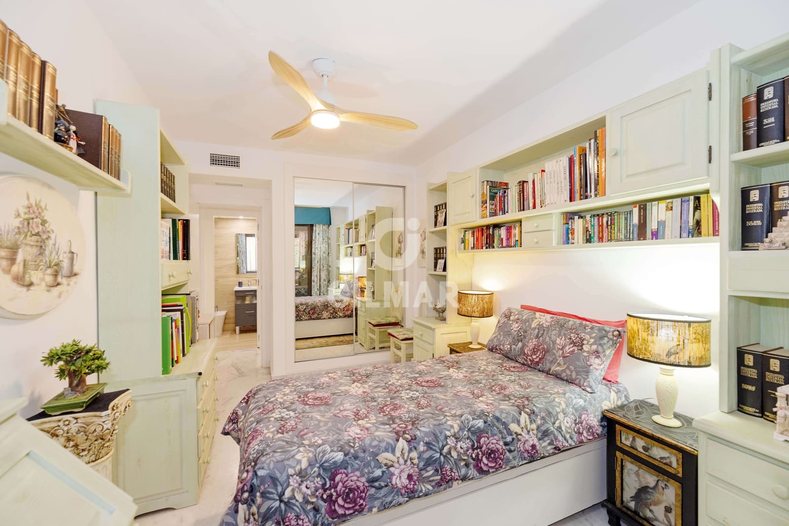 2 bedroom Flat for sale in Golden Mile with pool garage - € 639,000 (Ref: 9895765)