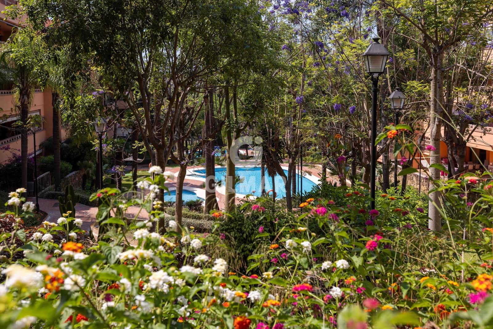 2 bedroom Flat for sale in Golden Mile with pool garage - € 639,000 (Ref: 9895765)