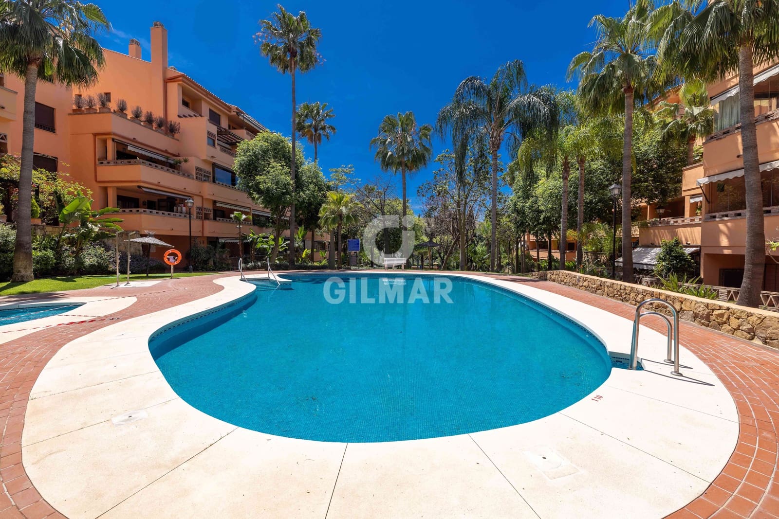 2 bedroom Flat for sale in Golden Mile with pool garage - € 639,000 (Ref: 9895765)