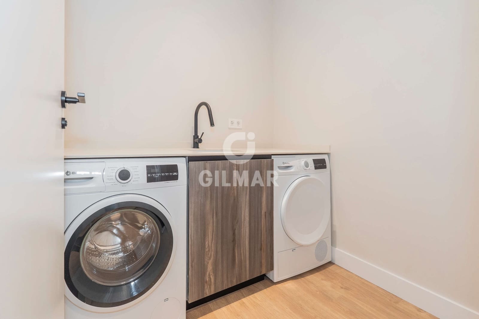 4 makuuhuone Asunto myytävänä paikassa Madrid kaupunki - 1 729 000 € (Ref: 9898559)