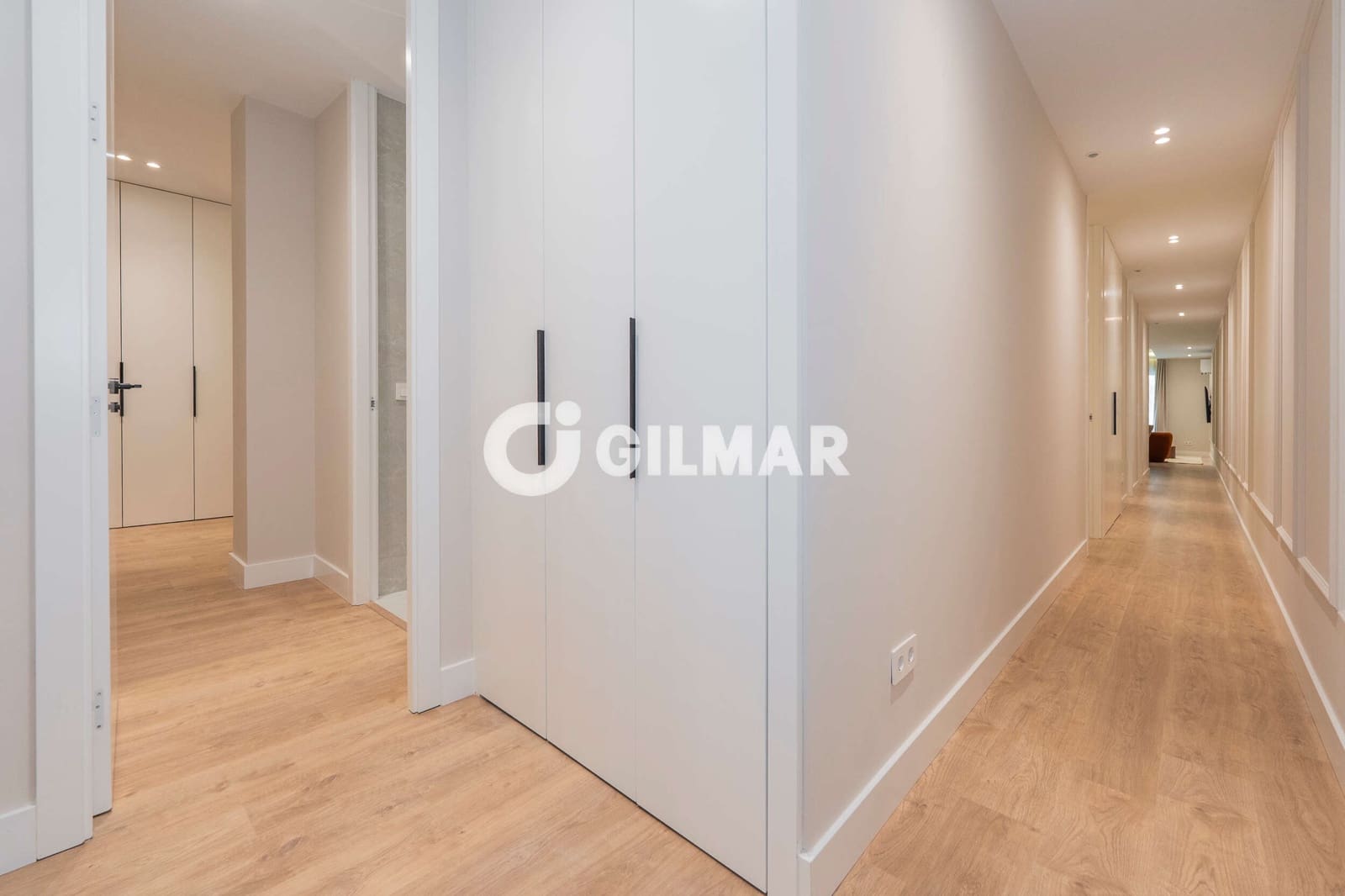 4 soveværelse Lejlighed til salg i Madrid by - € 1.729.000 (Ref: 9898559)
