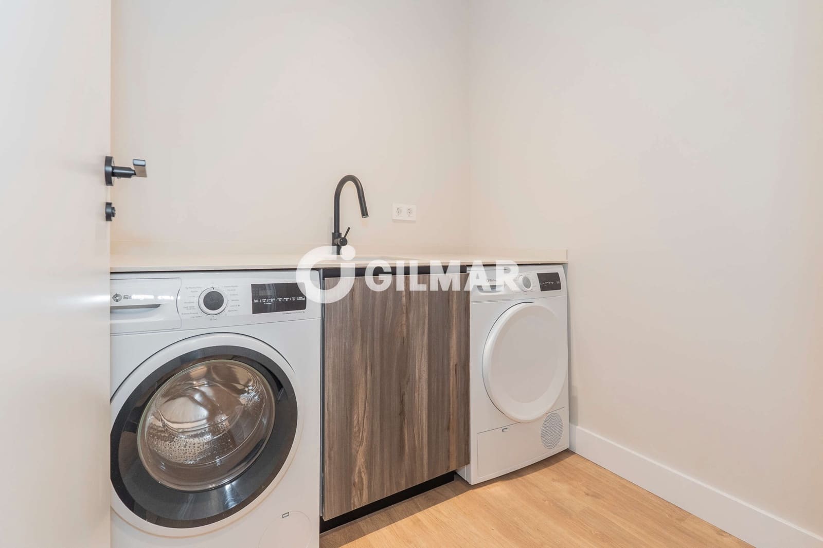 4 soveværelse Lejlighed til salg i Madrid by - € 1.729.000 (Ref: 9898559)