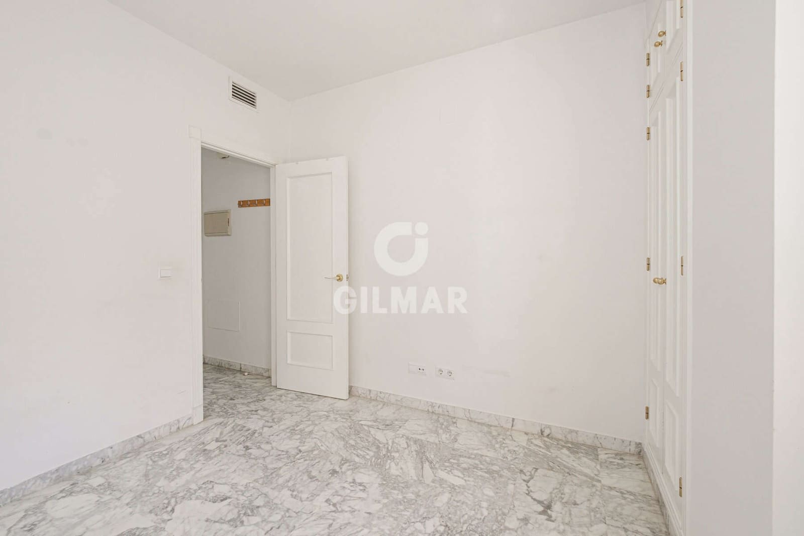 2 sovrum Lägenhet till salu i Sevilla stad med garage - 370 000 € (Ref: 9906693)