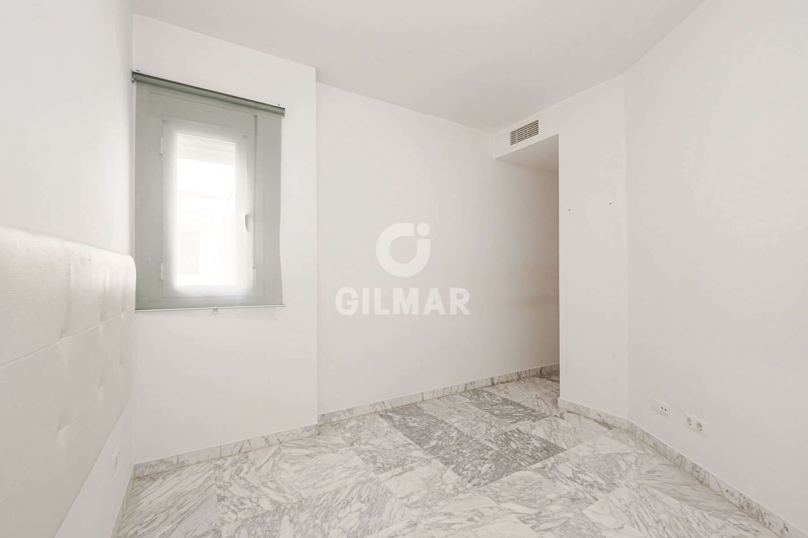 2 sovrum Lägenhet till salu i Sevilla stad med garage - 370 000 € (Ref: 9906693)