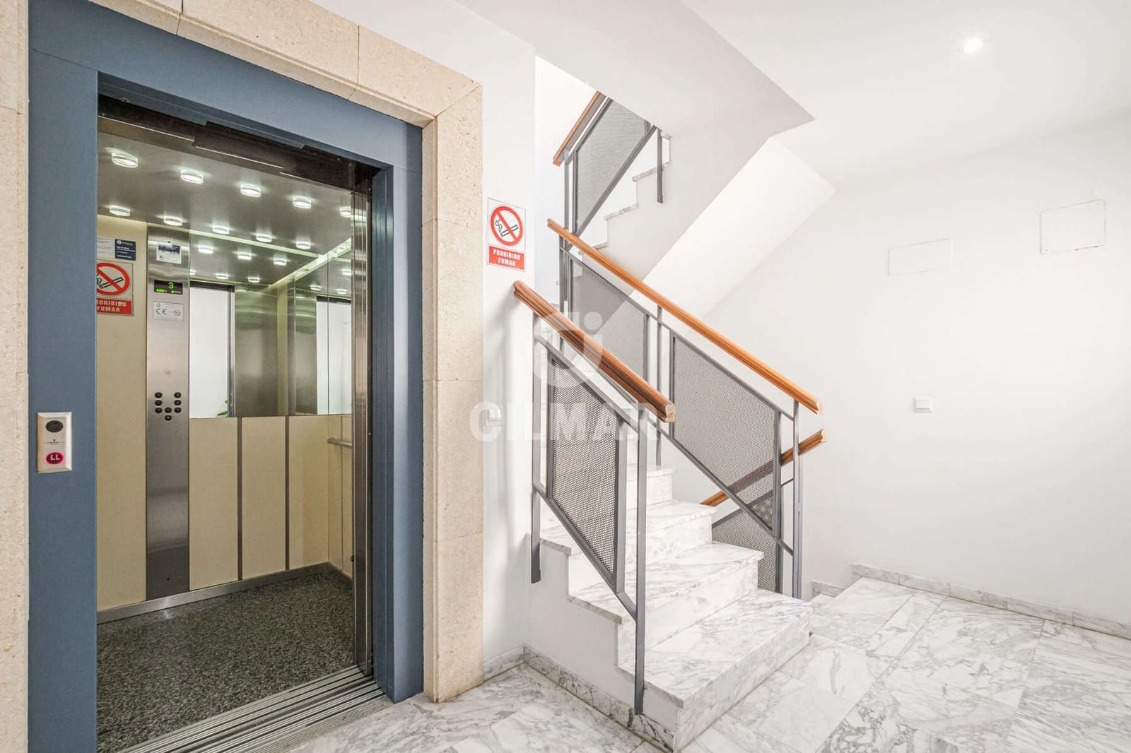 2 sovrum Lägenhet till salu i Sevilla stad med garage - 370 000 € (Ref: 9906693)