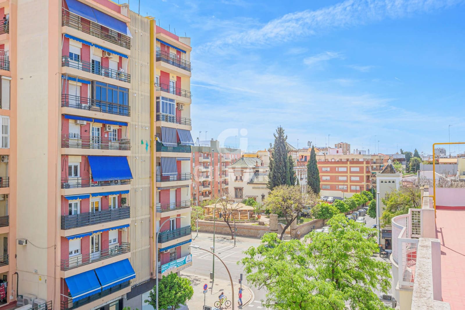 2 sovrum Lägenhet till salu i Sevilla stad med garage - 370 000 € (Ref: 9906693)