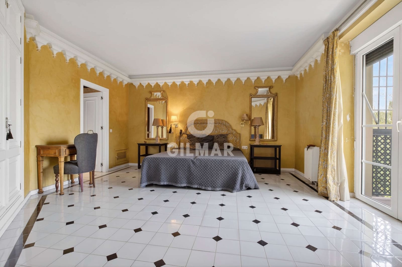 Chalet de 4 habitaciones en Tomares en venta con piscina garaje - 925.000 € (Ref: 9906696)