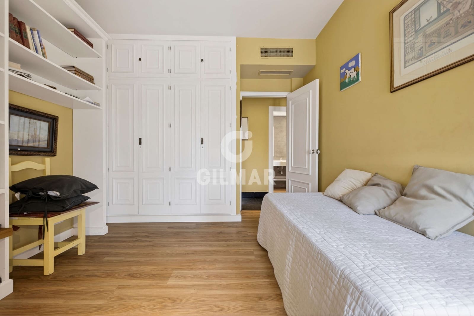 Chalet de 4 habitaciones en Tomares en venta con piscina garaje - 925.000 € (Ref: 9906696)