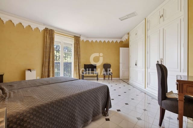 Chalet de 4 habitaciones en Tomares en venta con piscina garaje - 925.000 € (Ref: 9906696)