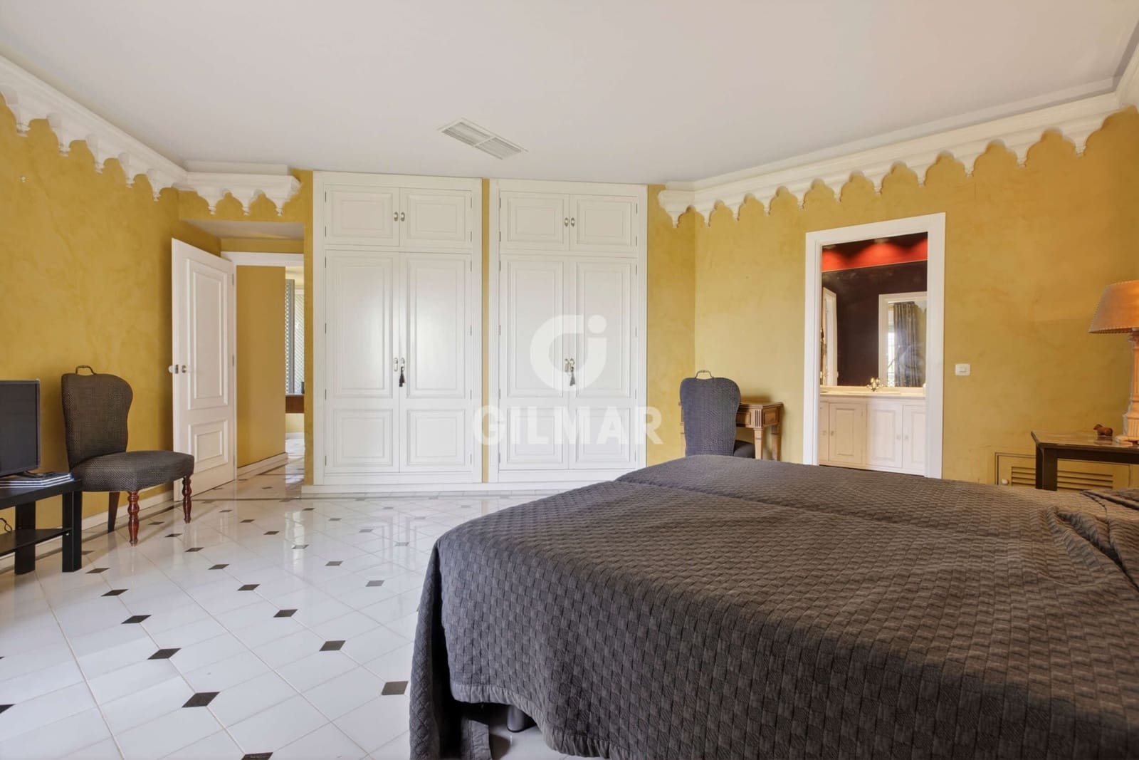 Chalet de 4 habitaciones en Tomares en venta con piscina garaje - 925.000 € (Ref: 9906696)