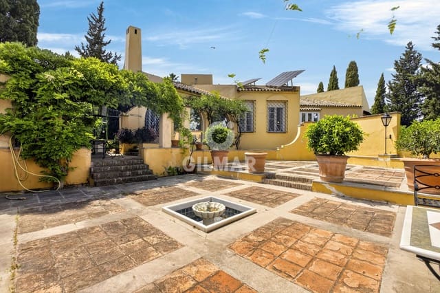 Chalet de 4 habitaciones en Tomares en venta con piscina garaje - 925.000 € (Ref: 9906696)