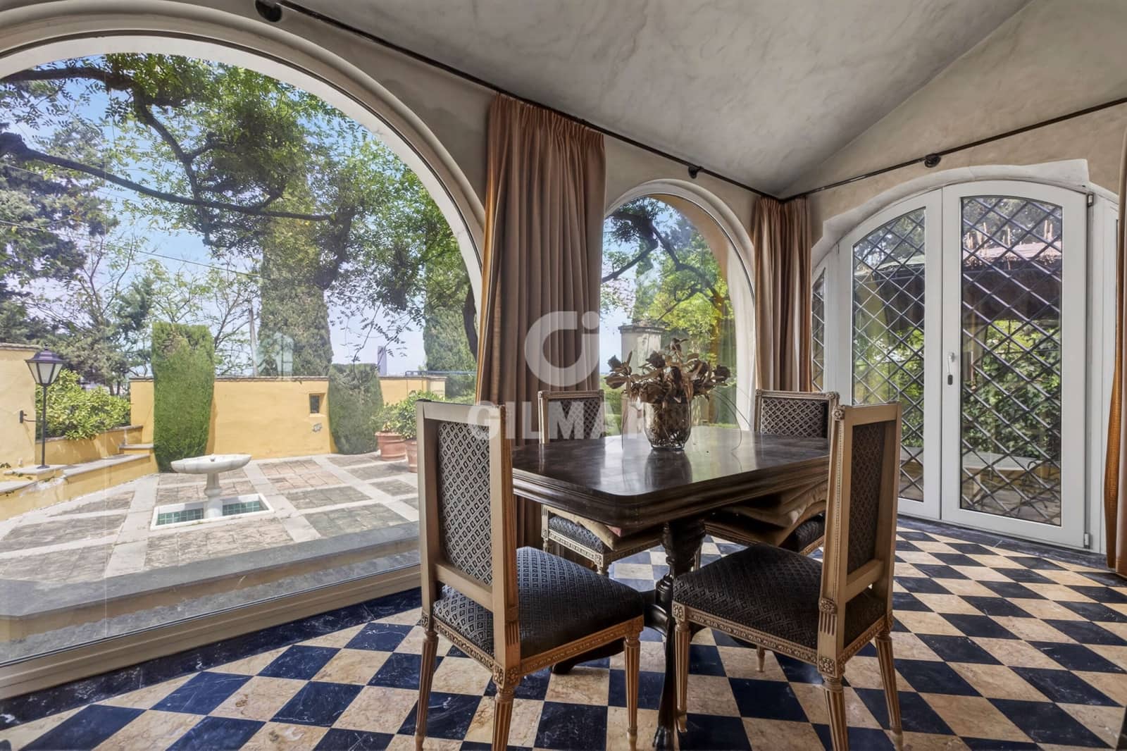 Chalet de 4 habitaciones en Tomares en venta con piscina garaje - 925.000 € (Ref: 9906696)