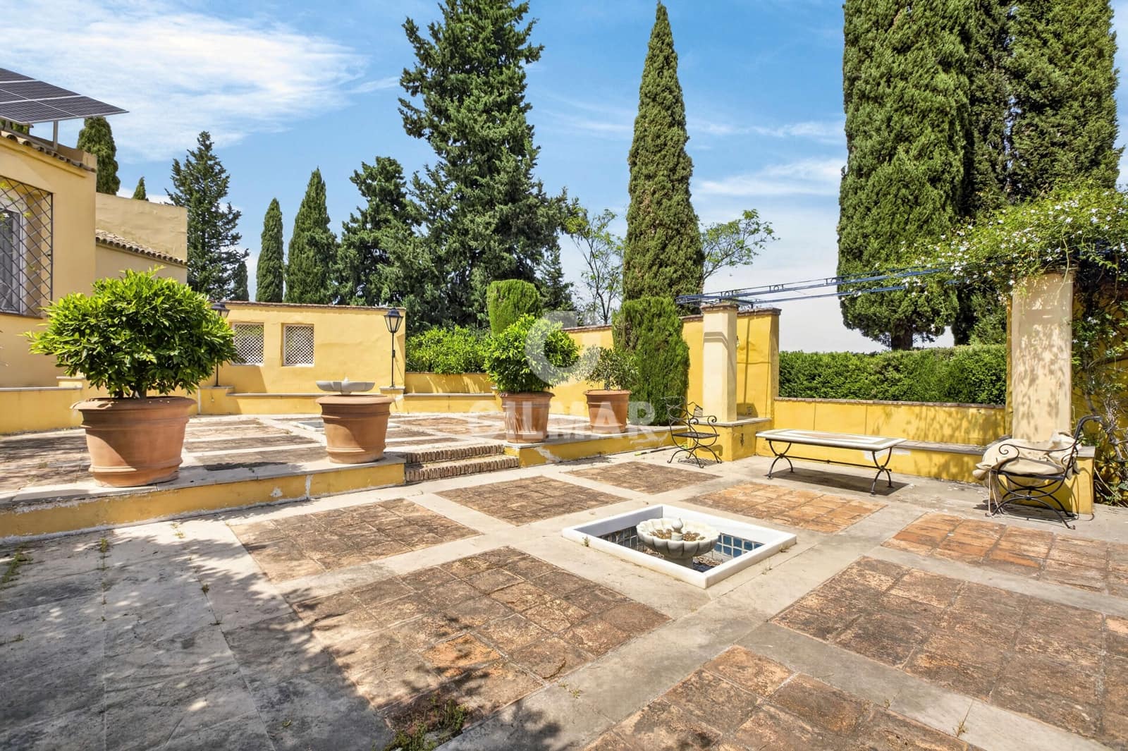 Chalet de 4 habitaciones en Tomares en venta con piscina garaje - 925.000 € (Ref: 9906696)