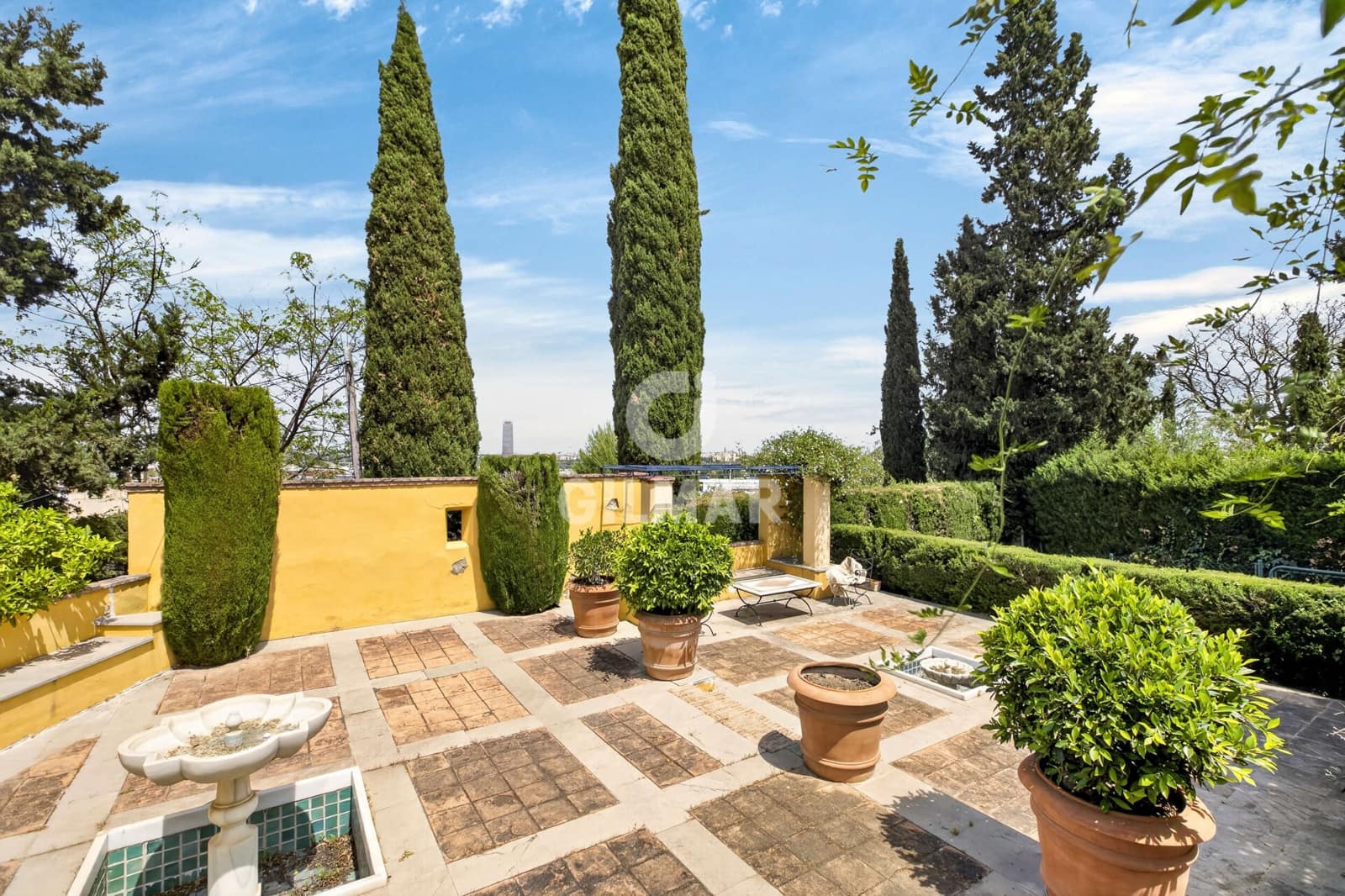 Chalet de 4 habitaciones en Tomares en venta con piscina garaje - 925.000 € (Ref: 9906696)