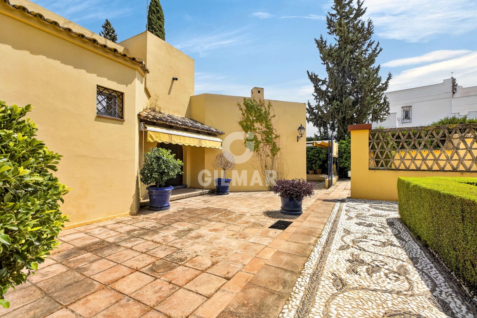 Chalet de 4 habitaciones en Tomares en venta con piscina garaje - 925.000 € (Ref: 9906696)