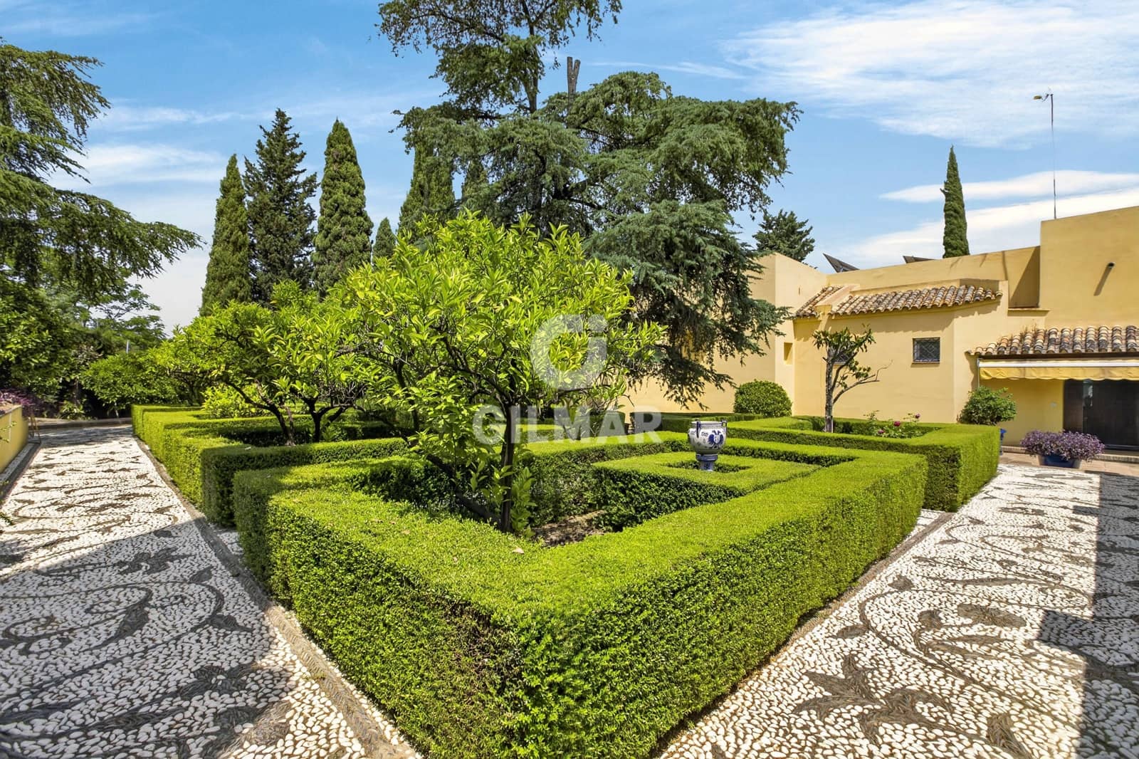 Chalet de 4 habitaciones en Tomares en venta con piscina garaje - 925.000 € (Ref: 9906696)