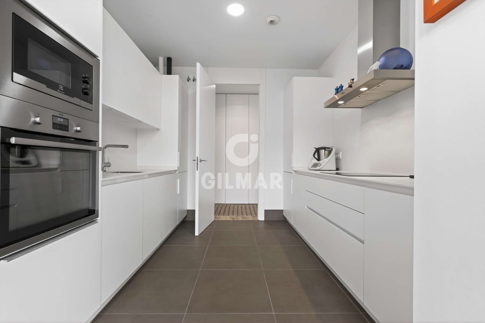 3 bedroom Flat for sale in Seville city with pool garage - € 798,000 (Ref: 9906697)