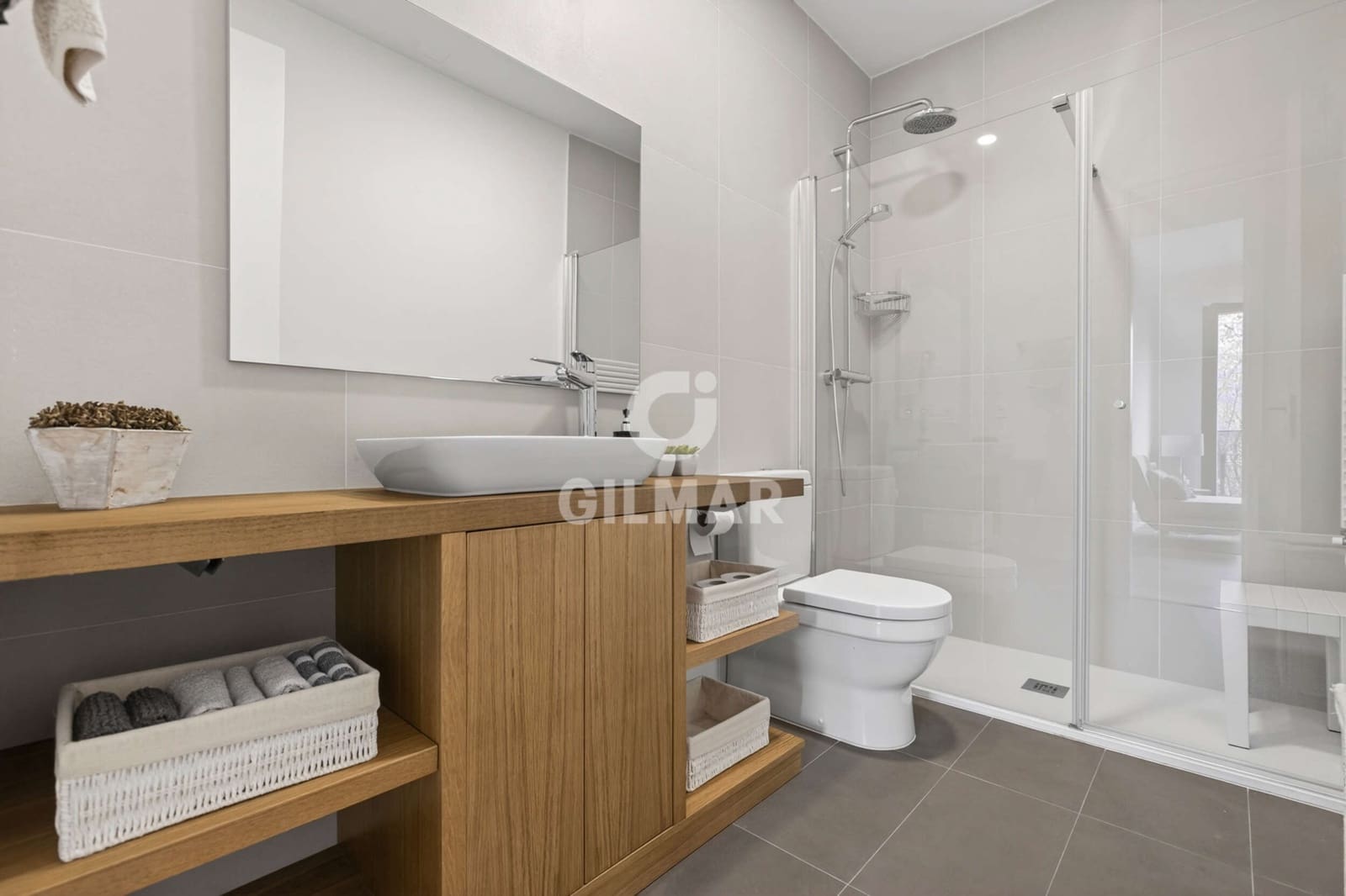 3 bedroom Flat for sale in Seville city with pool garage - € 798,000 (Ref: 9906697)