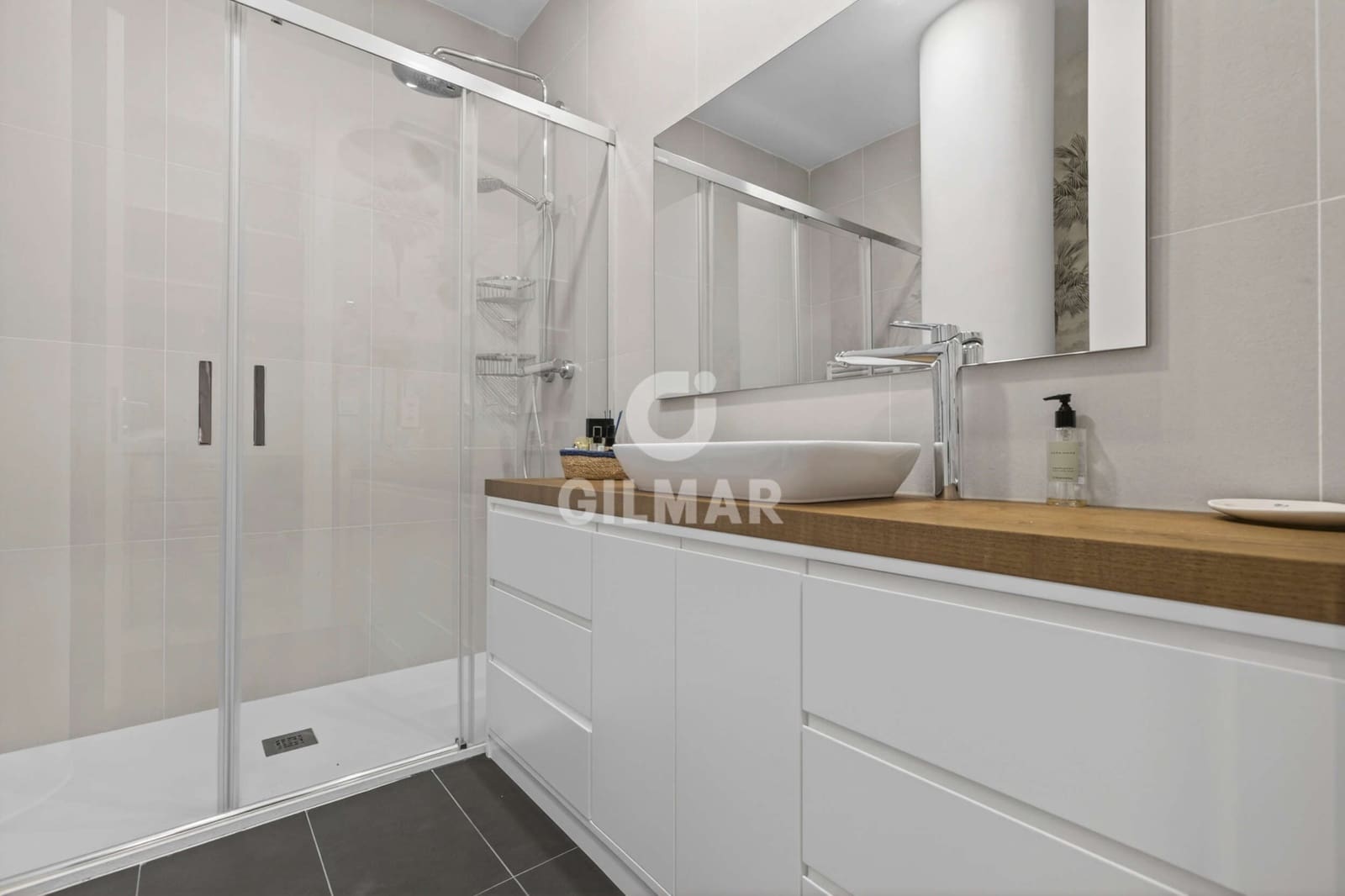 3 bedroom Flat for sale in Seville city with pool garage - € 798,000 (Ref: 9906697)
