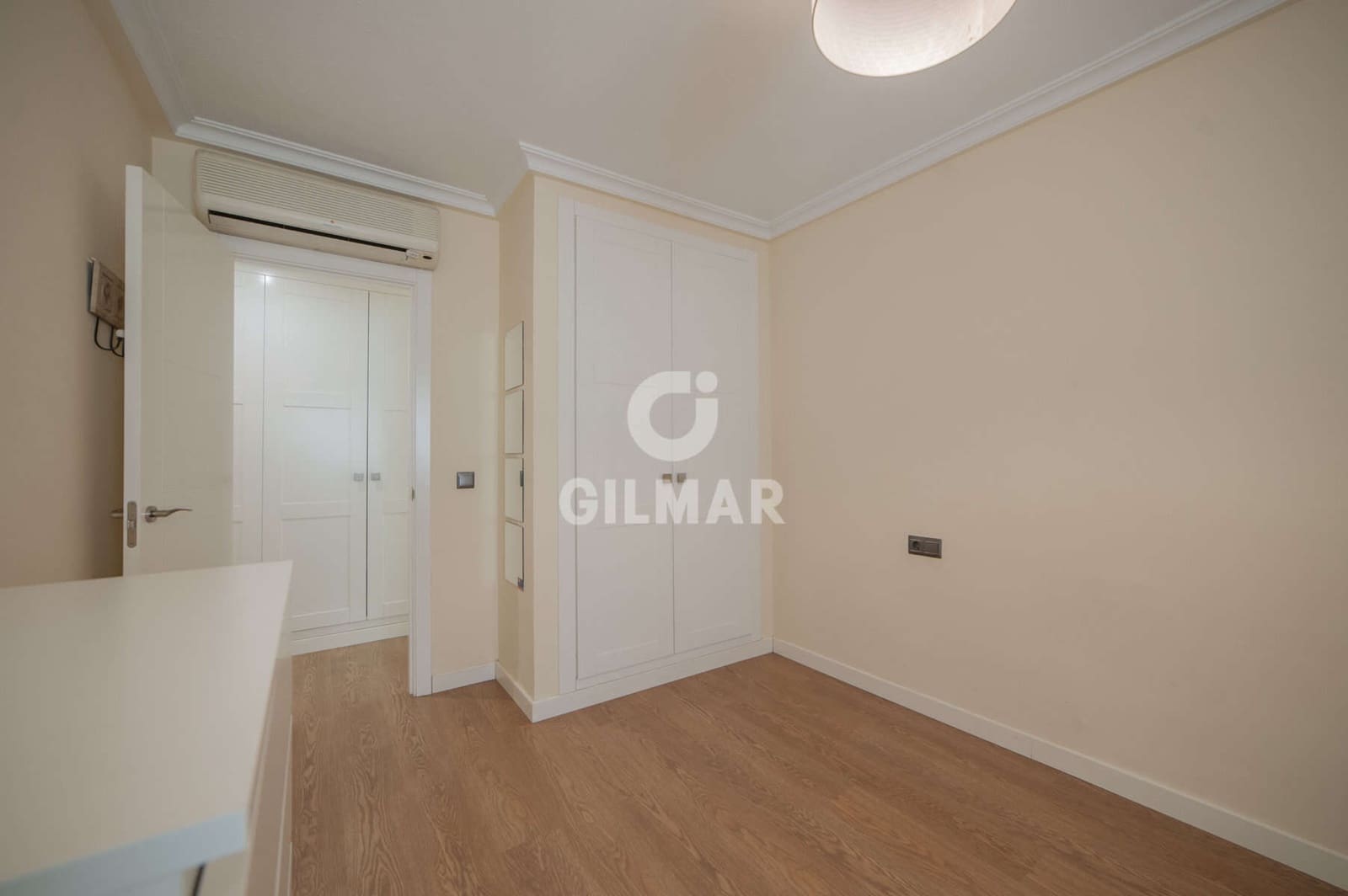 4 bedroom Flat for sale in Seville city with garage - € 780,000 (Ref: 9906699)