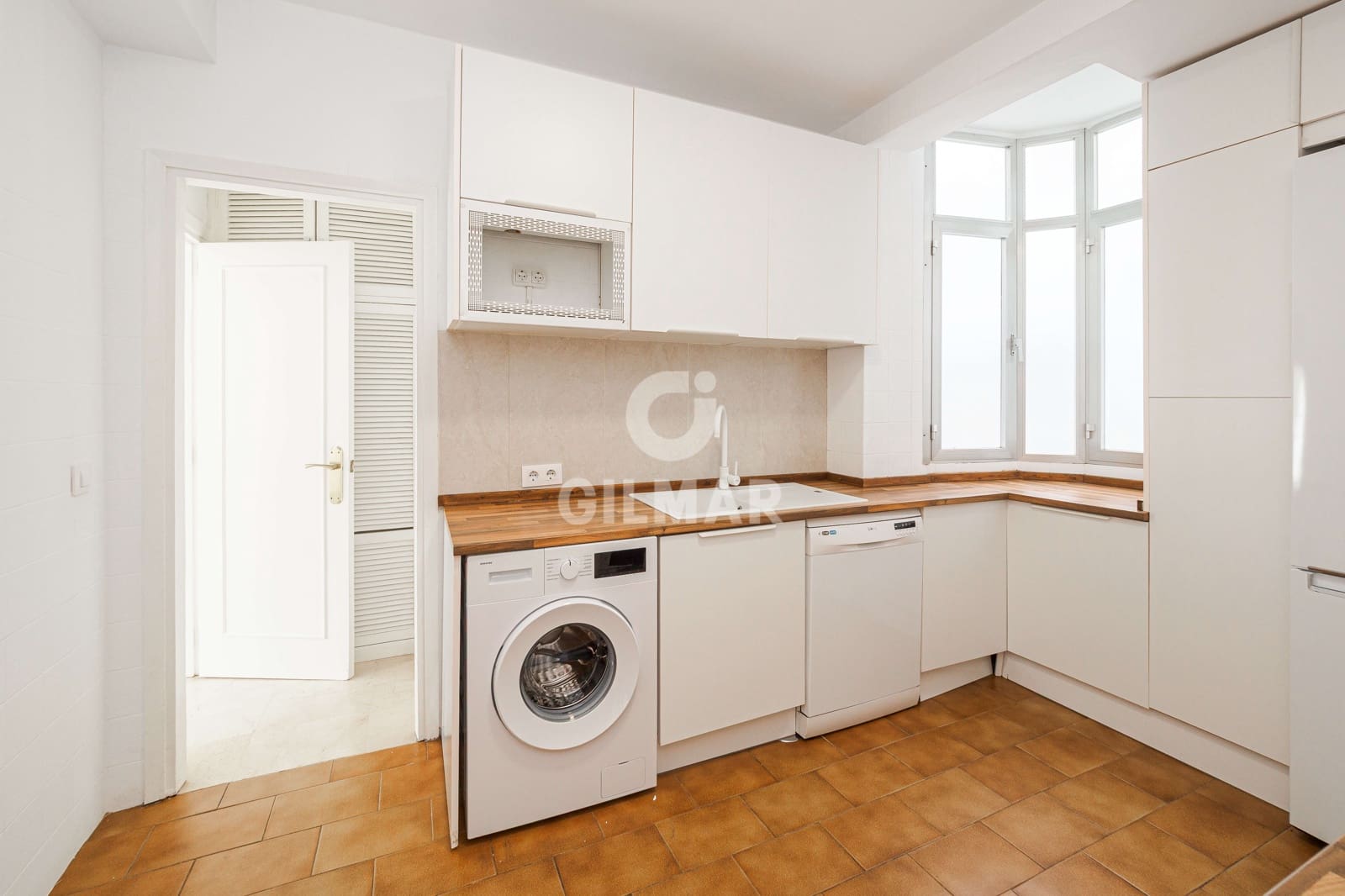3 bedroom Flat for sale in Seville city with garage - € 489,000 (Ref: 9906703)