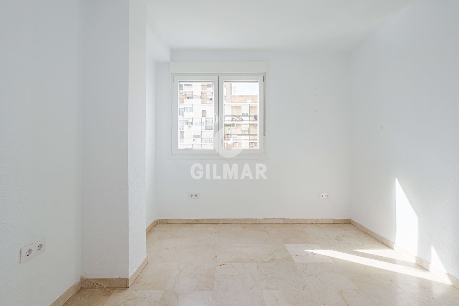 3 bedroom Flat for sale in Seville city with garage - € 489,000 (Ref: 9906703)