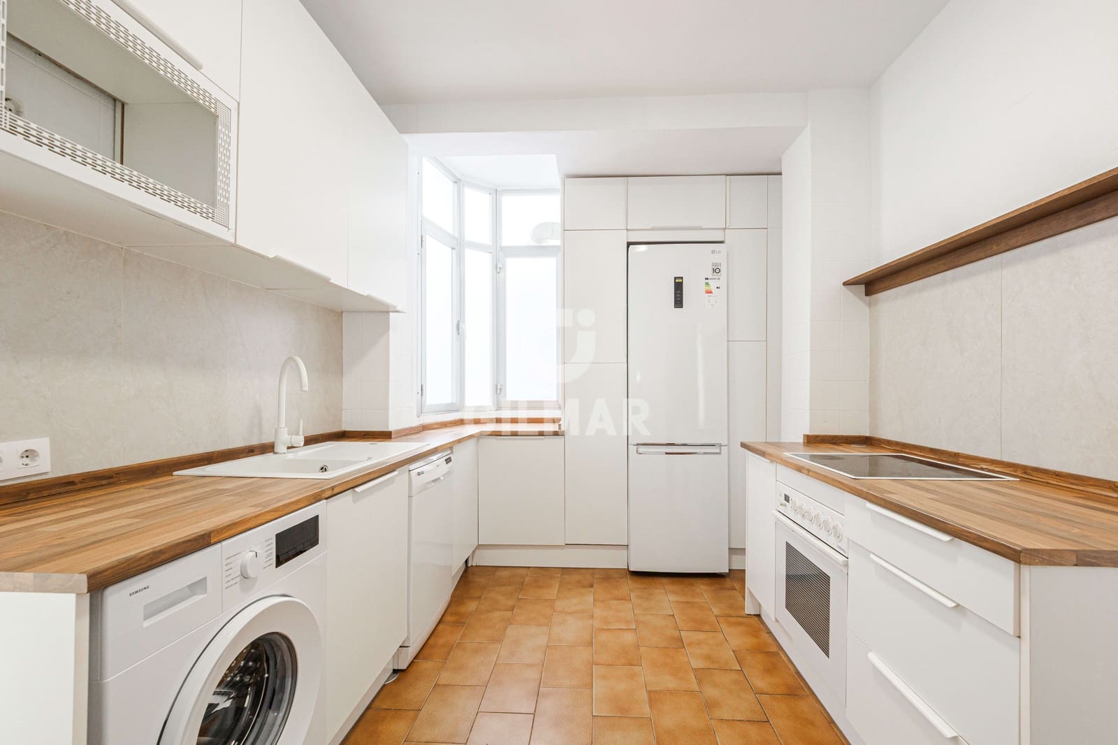 3 bedroom Flat for sale in Seville city with garage - € 489,000 (Ref: 9906703)