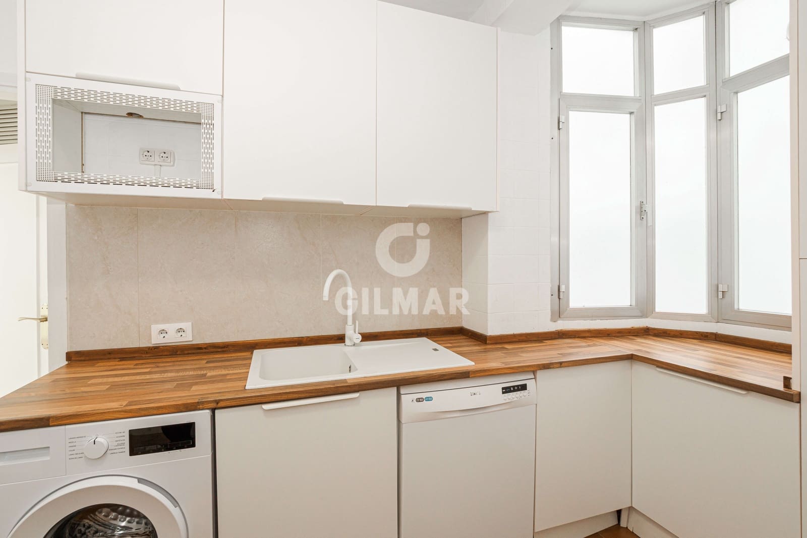 3 bedroom Flat for sale in Seville city with garage - € 489,000 (Ref: 9906703)
