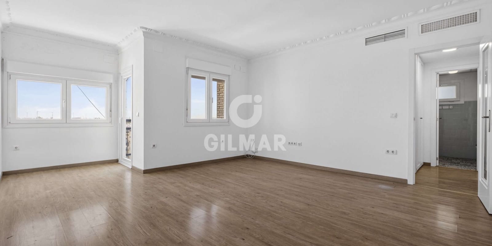 3 bedroom Flat for sale in Seville city with garage - € 499,000 (Ref: 9906705)
