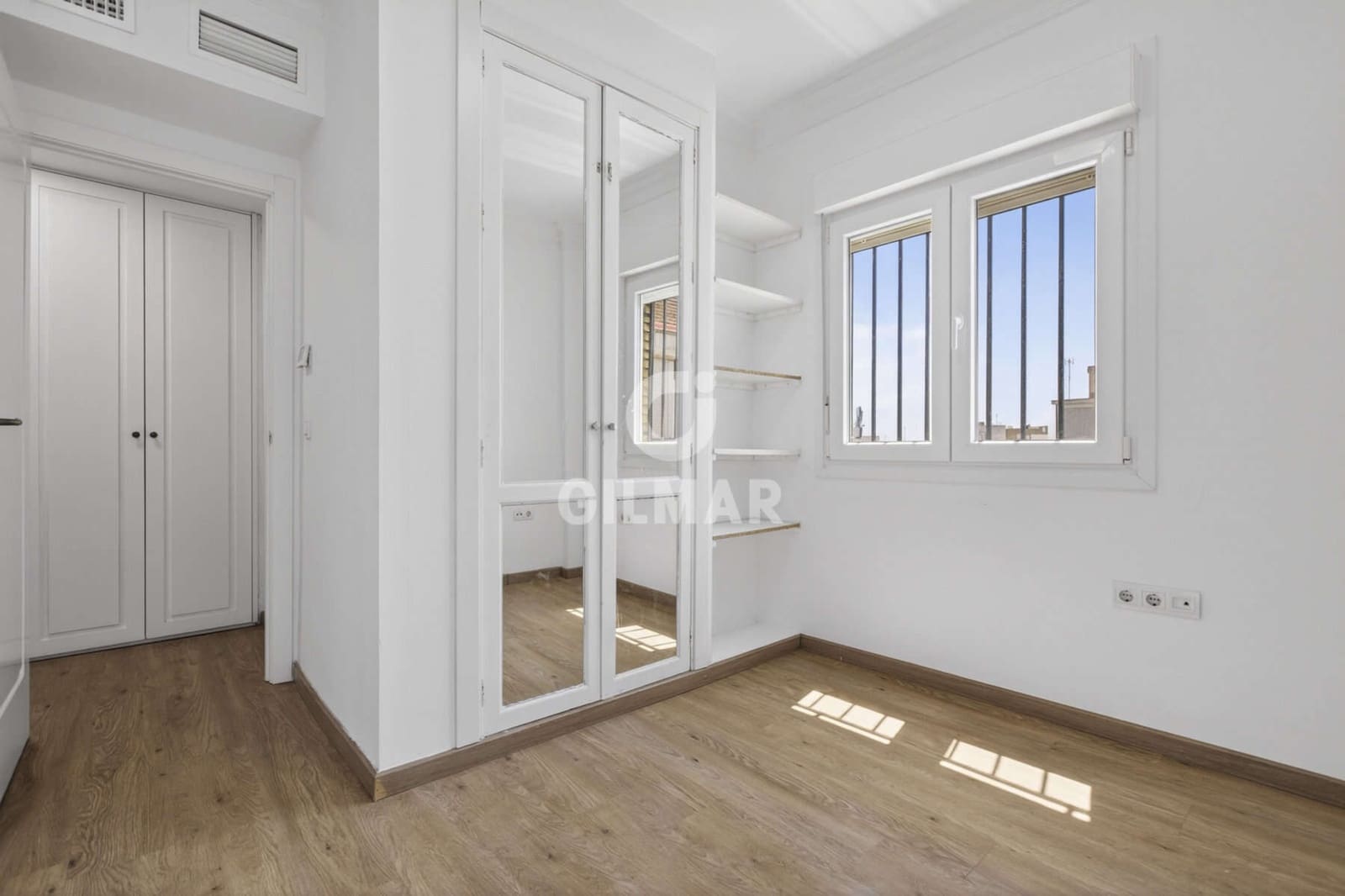 3 bedroom Flat for sale in Seville city with garage - € 499,000 (Ref: 9906705)