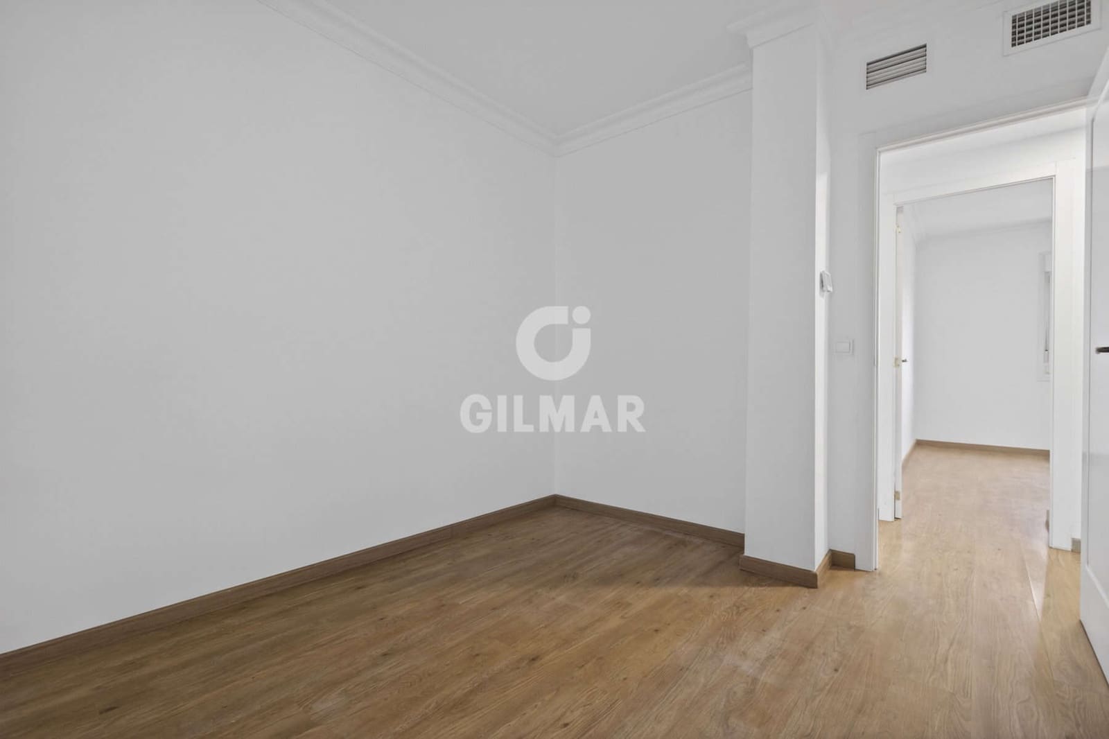 3 bedroom Flat for sale in Seville city with garage - € 499,000 (Ref: 9906705)