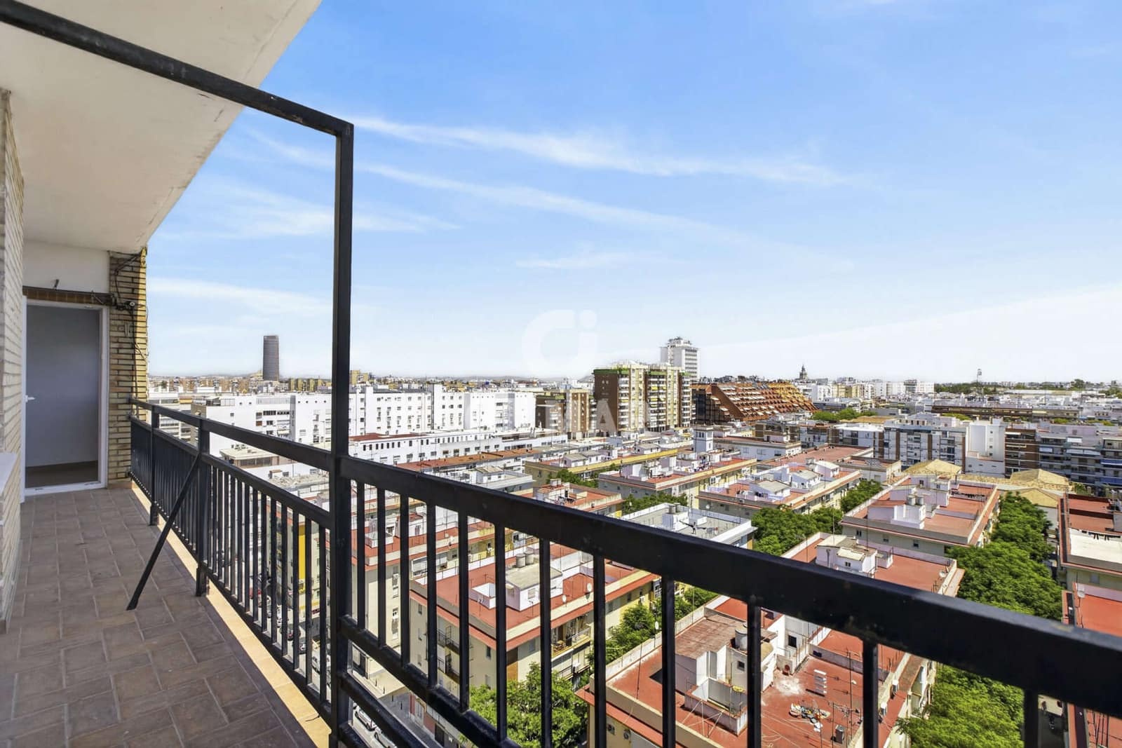 3 bedroom Flat for sale in Seville city with garage - € 499,000 (Ref: 9906705)