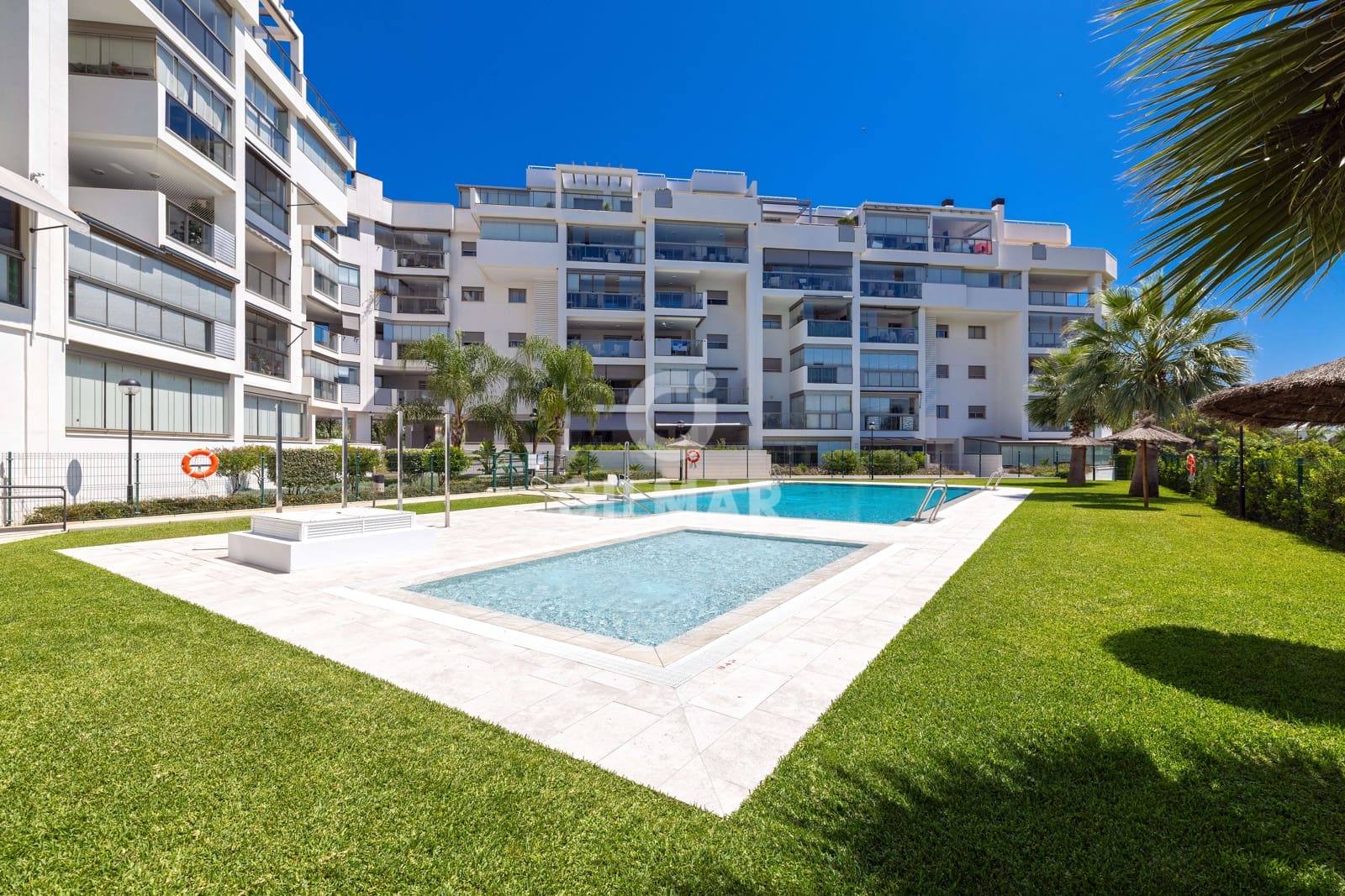 4 soveværelse Lejlighed til salg i Torremolinos med swimmingpool garage - € 800.000 (Ref: 9914876)