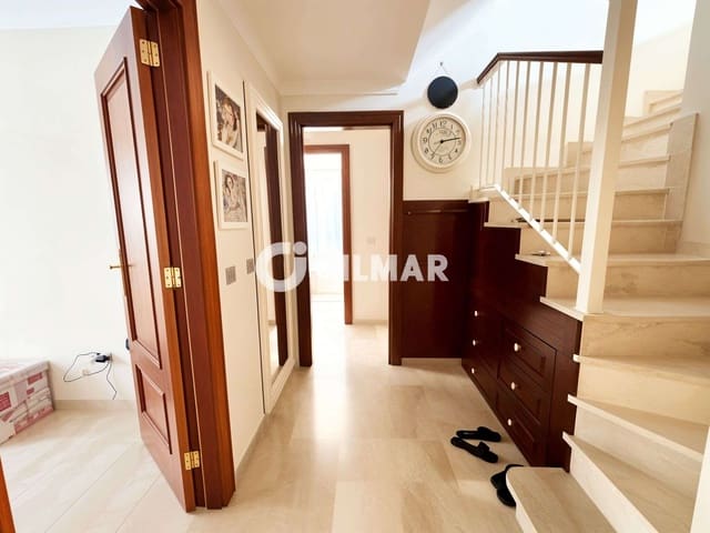 3 makuuhuone Kattohuoneisto myytävänä paikassa Puerto Santiago, Santiago del Teide mukana uima-altaan 
autotalli - 580 000 € (Ref: 9915033)