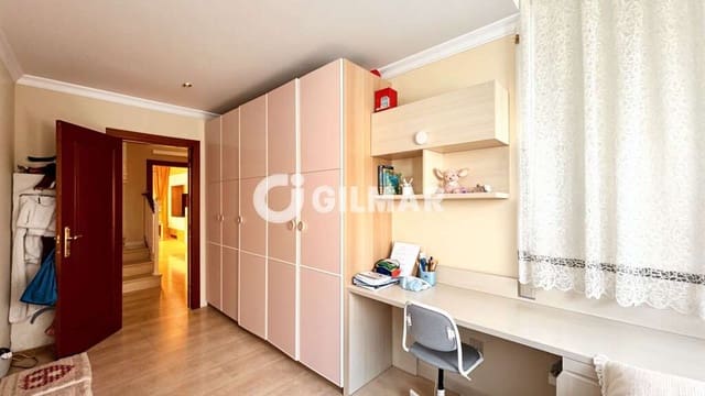3 makuuhuone Kattohuoneisto myytävänä paikassa Puerto Santiago, Santiago del Teide mukana uima-altaan 
autotalli - 580 000 € (Ref: 9915033)